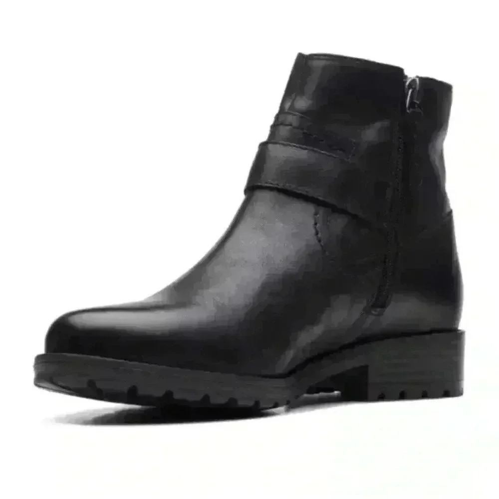 Clarks women’s 6.5 Clarkwell strap boots black buckle closure side zipper